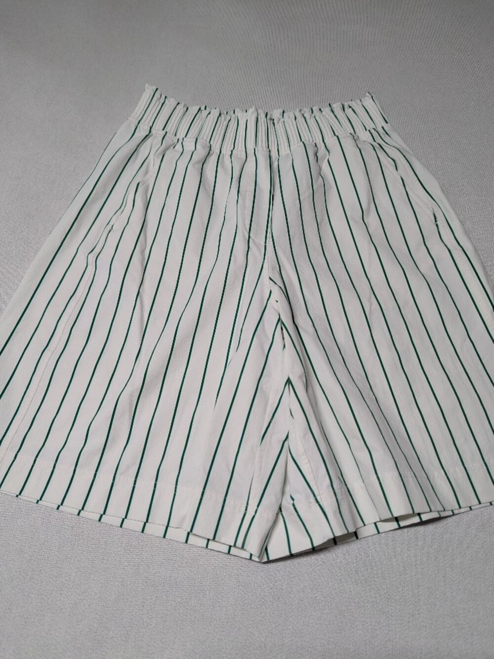 Lululemon Stretch Woven Ruffle-Waist High-Rise 9" Shorts - Size S